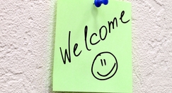 Afbeelding over Held(in) met pen en vriendelijke stem